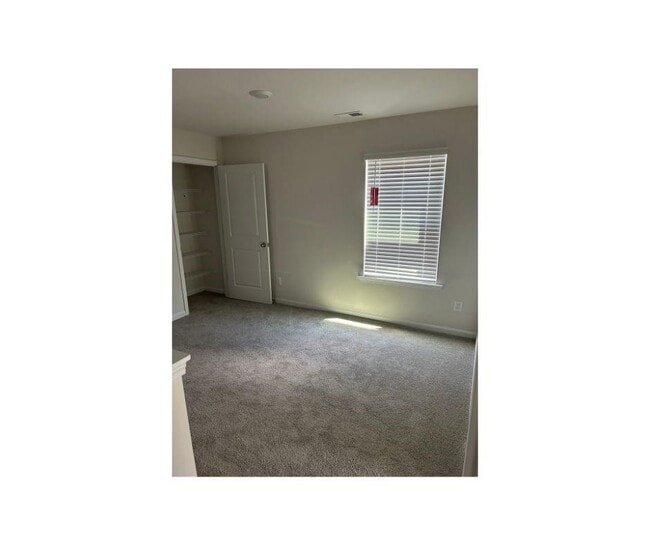 Building Photo - 1215 37th Ave Lane NE