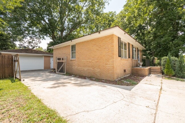 Building Photo - 1329 White House Blvd