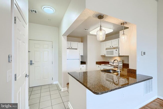 Building Photo - 23 Pierside Dr