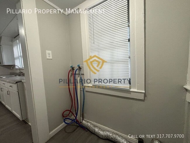 Building Photo - 1025 W 35th St