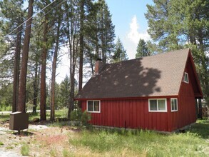 Building Photo - 4 bedroom cabin with fireplace