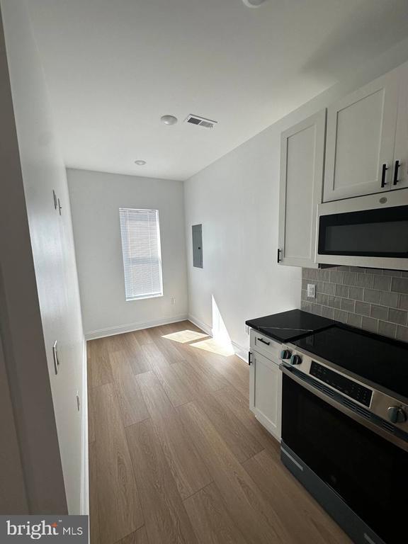 Building Photo - 1229 W Somerset St