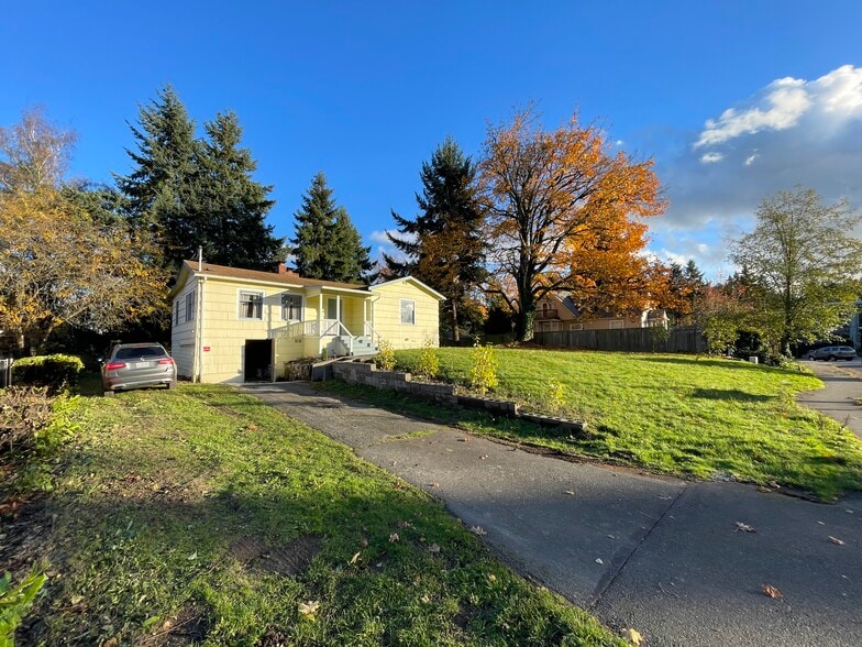 Building Photo - 15210 42nd Ave S