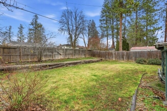 Building Photo - 1307 E Thurston Ave