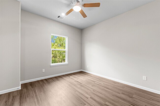 Building Photo - 8161 Tate St