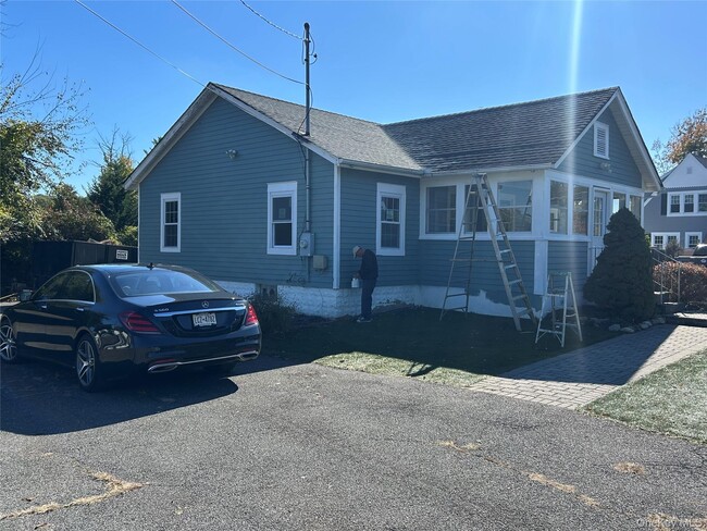 Building Photo - 490 Commack Rd
