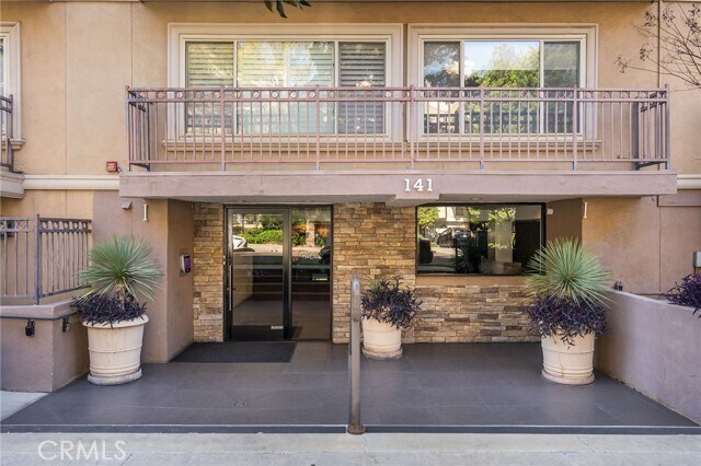 Building Photo - 141 S Clark Dr