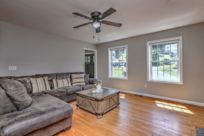 Building Photo - 28 Edgewood Ave