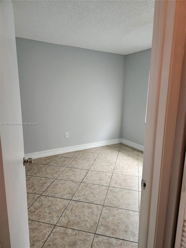 Building Photo - 10960 NW 29th Ct
