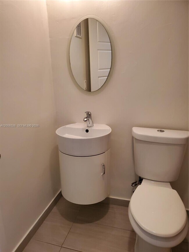 Building Photo - 1230 NE 139th St