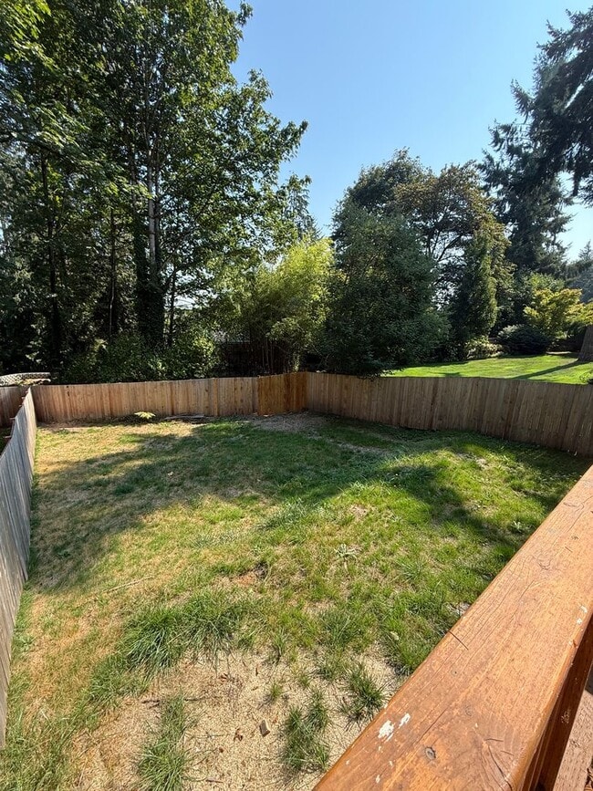 Building Photo - Updated 2BR Townhome with Fenced Yard & Ga...