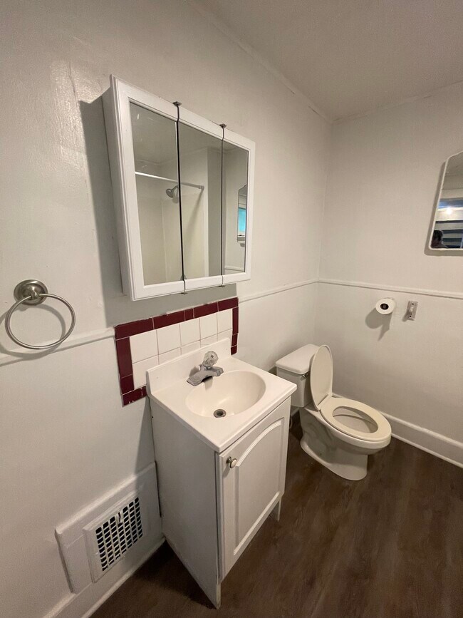 Building Photo - 109 Schubert St