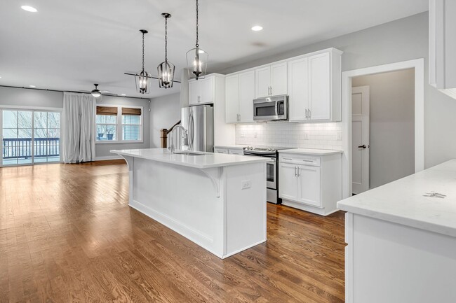 Building Photo - 4 BR, two-story rental with finished basement in WEHO!