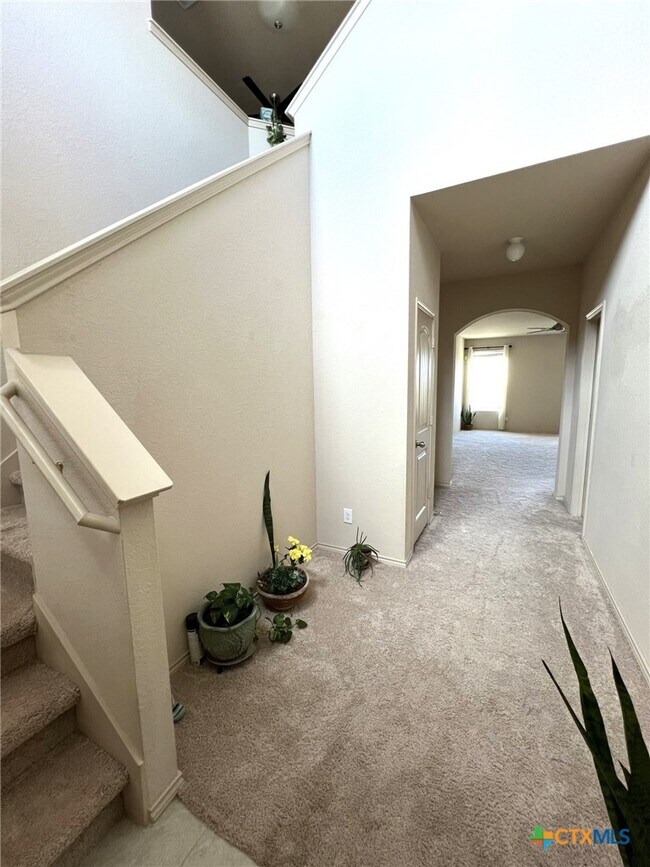 Building Photo - 1057 Clarkston Dr