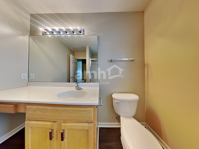 Building Photo - 8676 Sweetbriar Ct