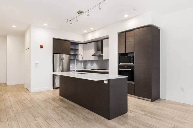 Building Photo - 615 E Pike St