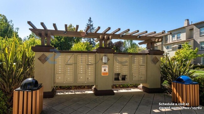 Building Photo - 4 Muller Pl