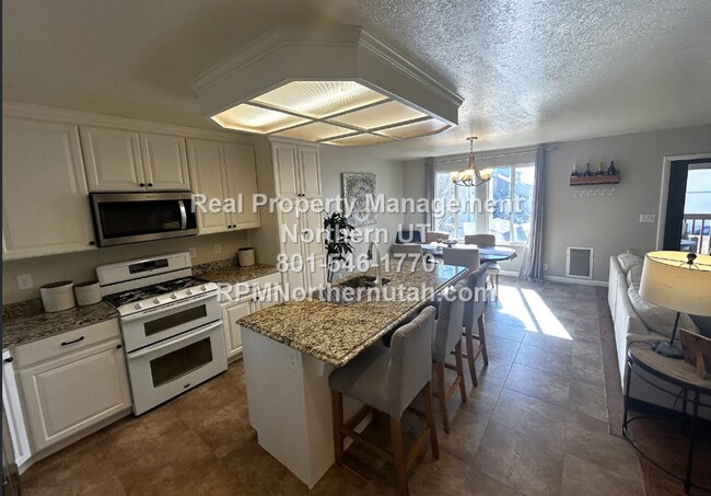 Building Photo - Large 5 bedroom home coming available in Layton