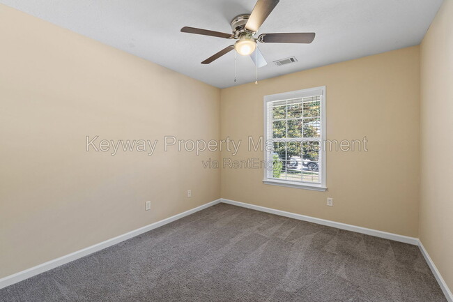 Building Photo - 815 Whispering Willow Ct