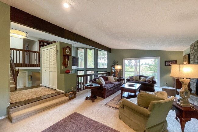 Building Photo - Fully Furnished Home
