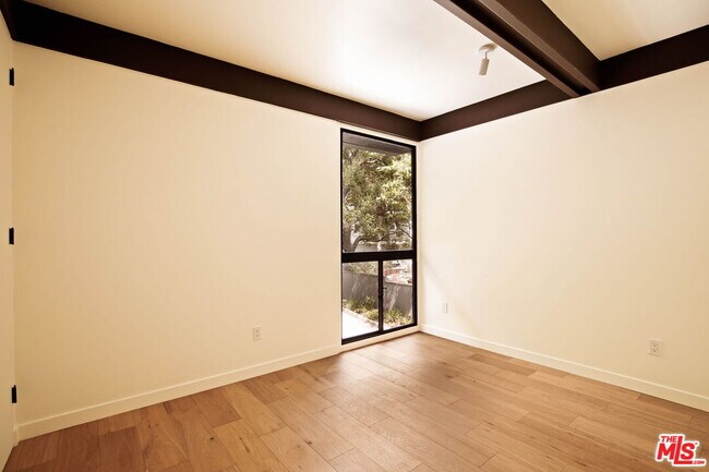 Building Photo - 5649 Valley Oak Dr