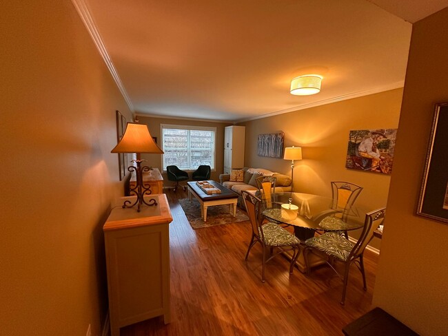 Building Photo - Beautiful Furnished Condo In Portland!!