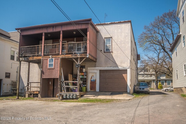 Building Photo - 1827-1829 Main St