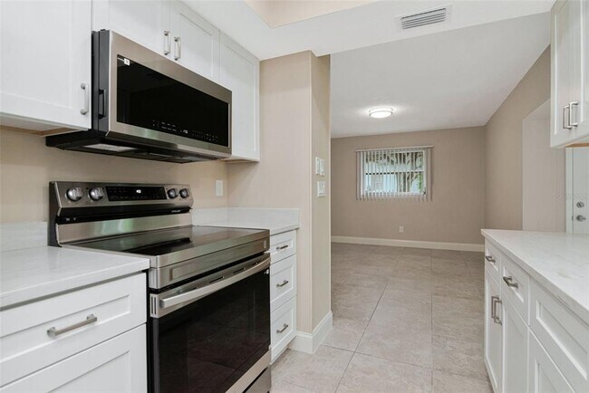 Building Photo - 2958 Dundee Dr