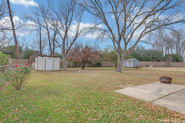 Building Photo - 11122 Parkside Dr