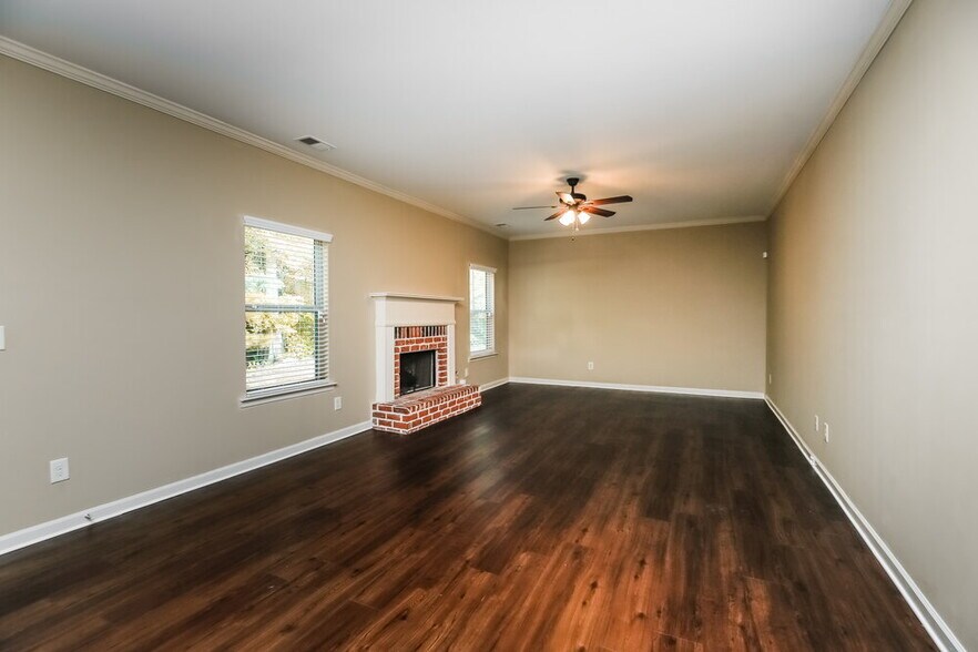 Building Photo - 6025 Gladiola Way
