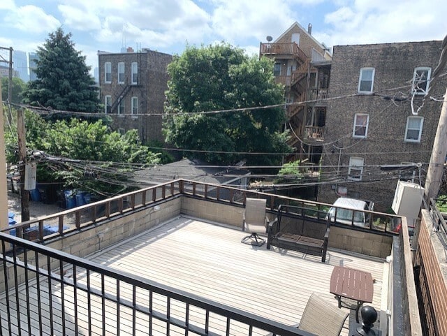Building Photo - 1327 W Walton St