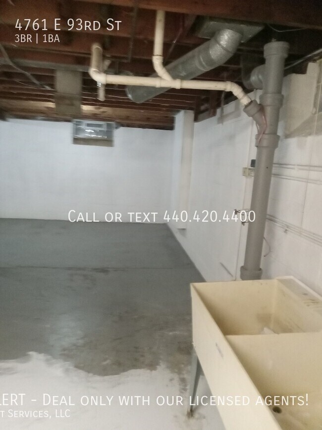 Building Photo - Renovated Cape Cod 3 bedroom 1 Bath