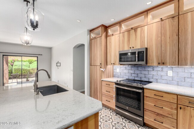 Building Photo - 7039 S Golfside Ln