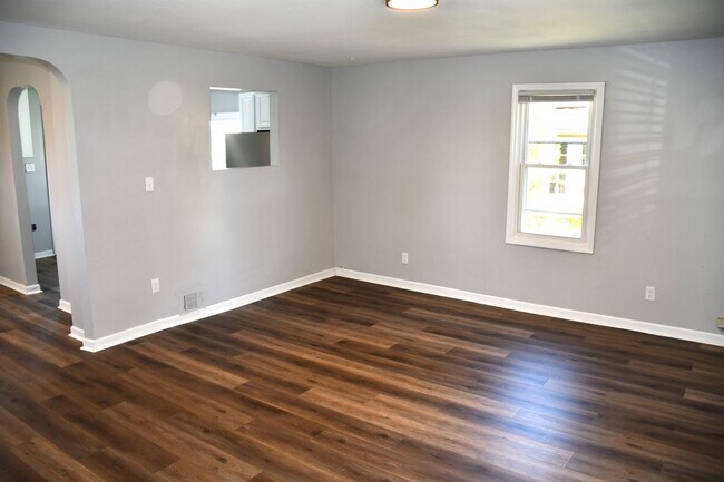 Building Photo - NEW LISTING!! 3 Bedroom House