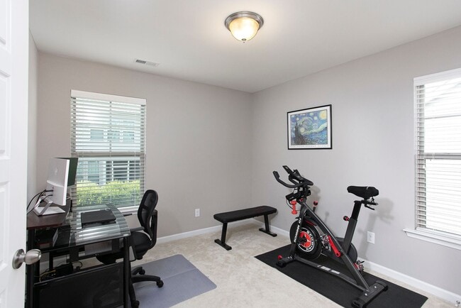 Building Photo - Beautiful 3 bedroom, 2.5 bath end unit townhome home!