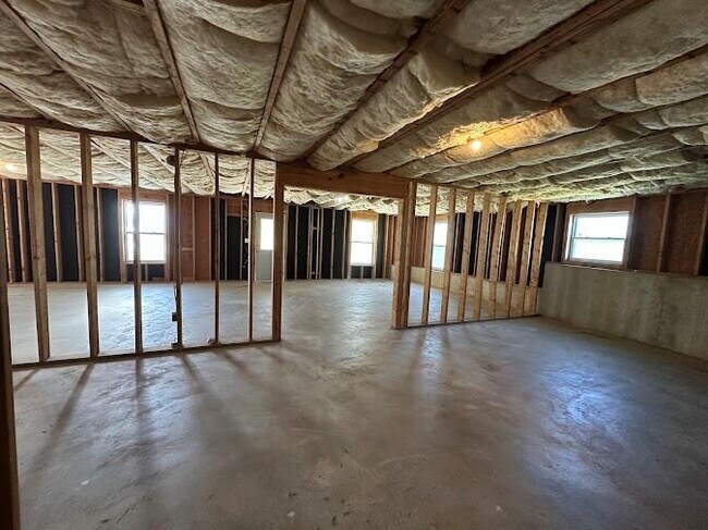 Building Photo - 3755 Long Lake Dr