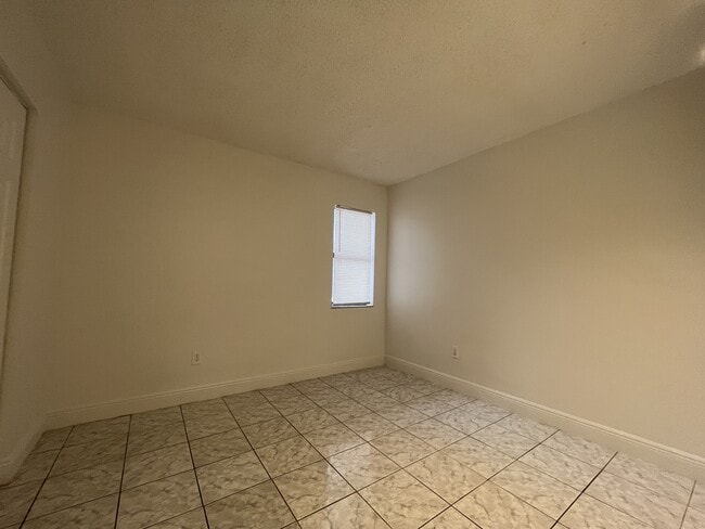 Building Photo - 842 NE 209th St