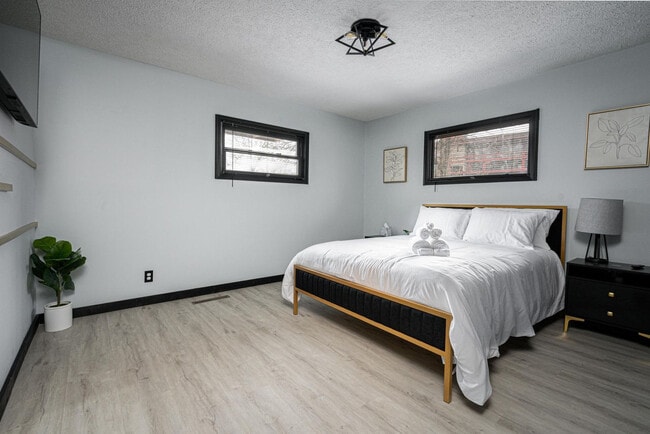 Building Photo - 5850 Devington Cir