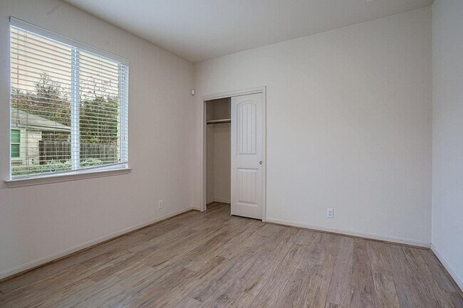 Building Photo - 10837 Worn Sole Dr