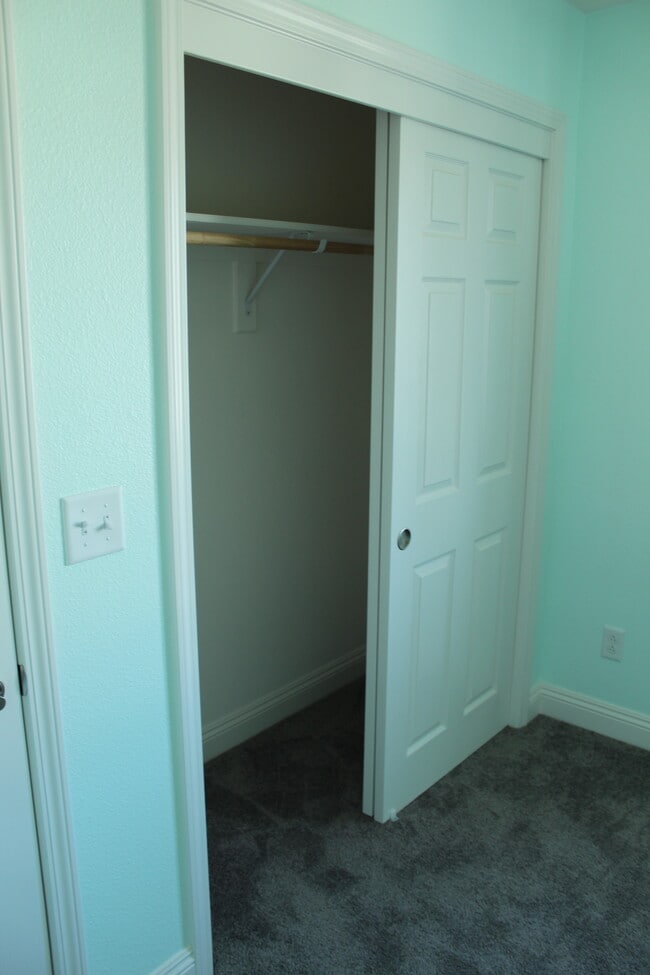Building Photo - 4372 Ladera Dr