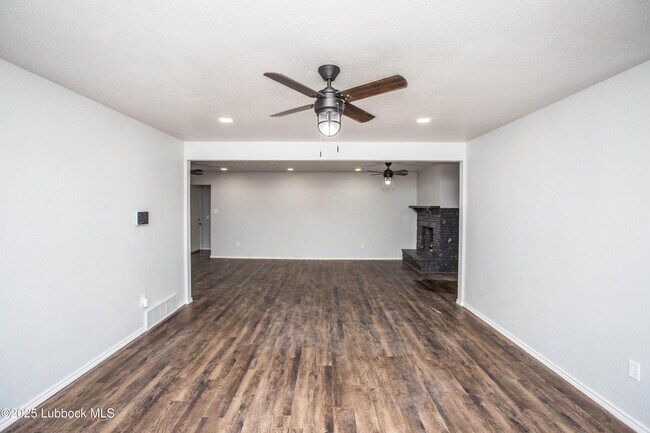 Building Photo - 6803 Avenue W