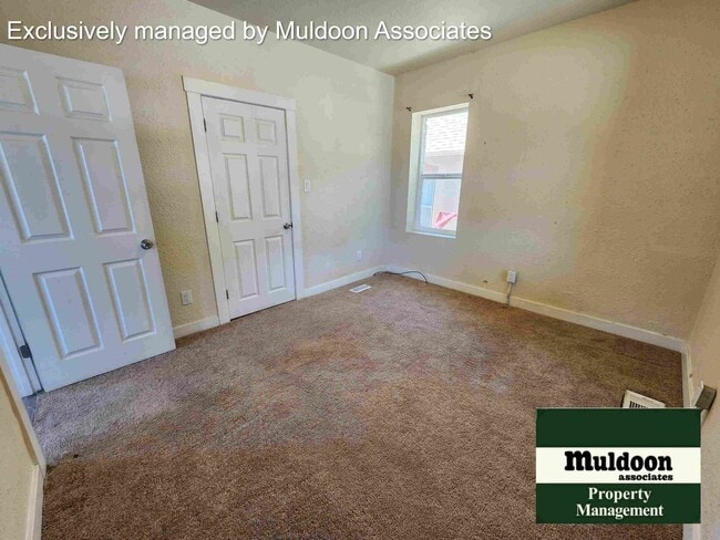 Building Photo - Great 2 bed 1 bath 1 car garage available now!
