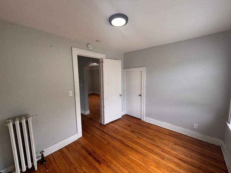 Building Photo - 963 E Hayes Ave