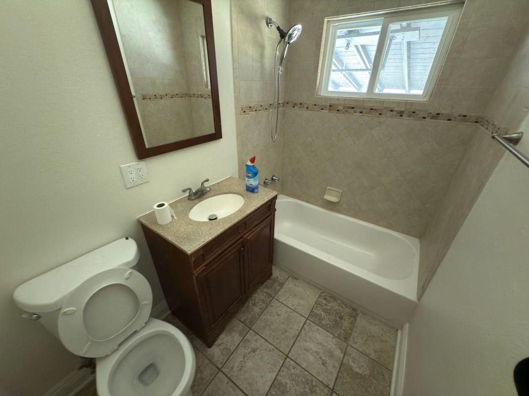 Building Photo - 1130 E Workman Ave