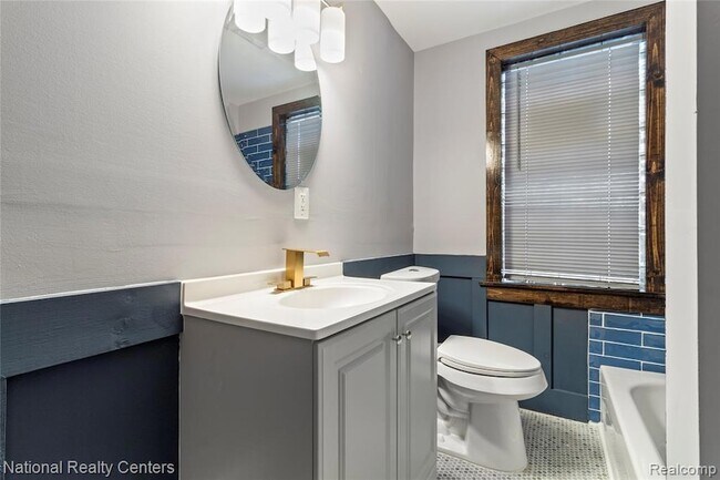 Building Photo - 767 Navahoe St