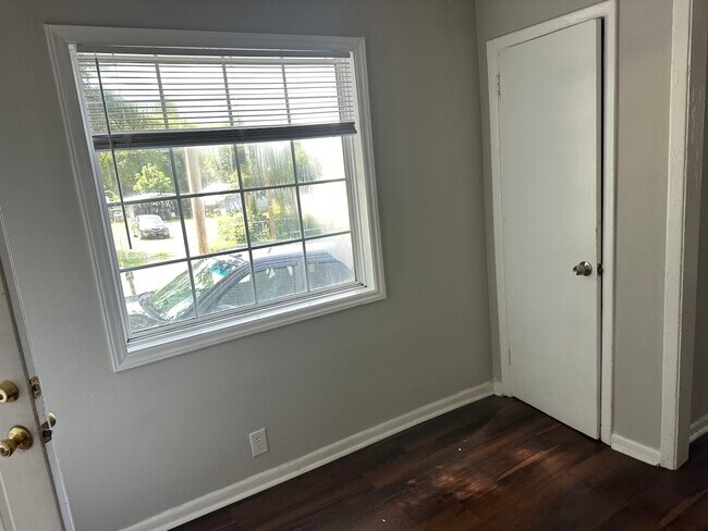 Building Photo - 308 Sinclair Ave