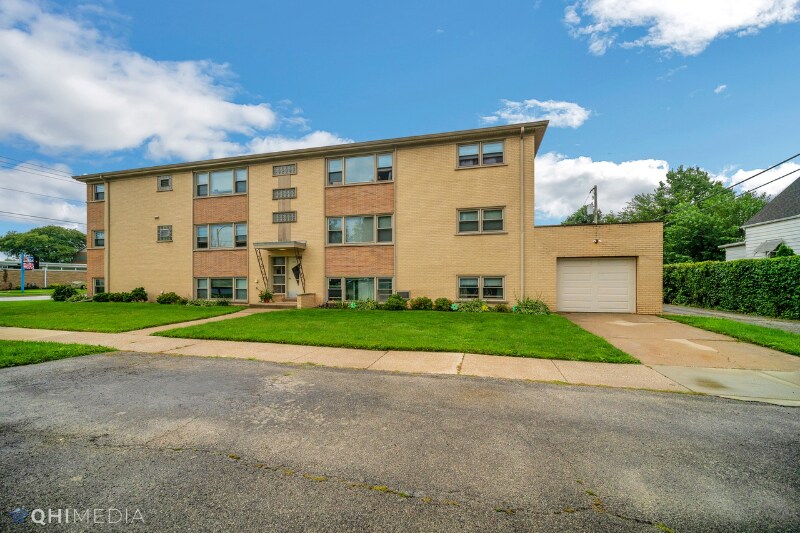 Primary Photo - 3205 W 97th St