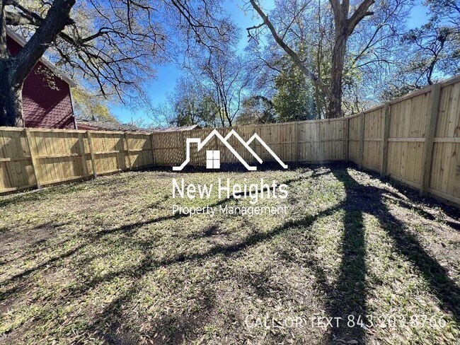 Building Photo - 3317 Proctor St