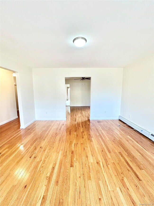 Building Photo - 164 Rossiter Ave