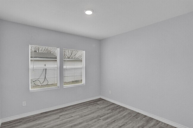 Building Photo - 219 Loma Dr